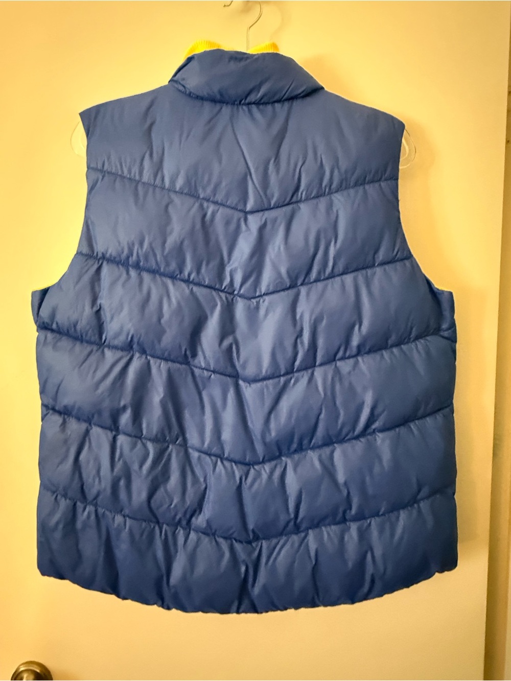 LA Rams Puffy Vest - Picture 4 of 7